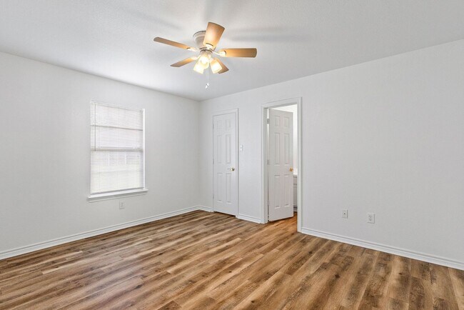 Building Photo - 1412 Hemphill St