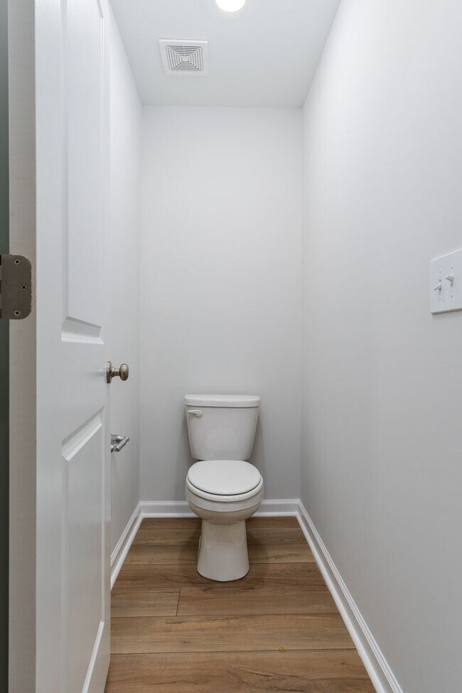 Building Photo - Modern 3-Bed, 2.5-Bath Townhome in Prime L...