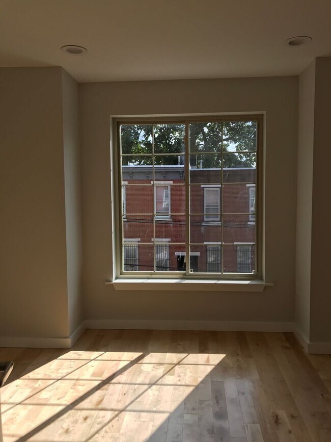 Building Photo - 3913 Warren St