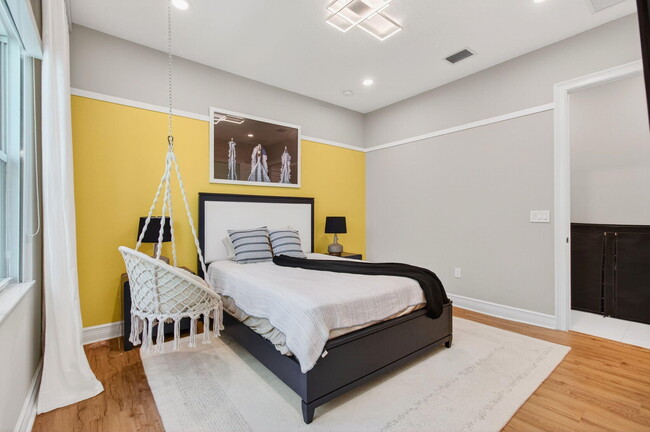 Building Photo - 19886 Meadowside Ln