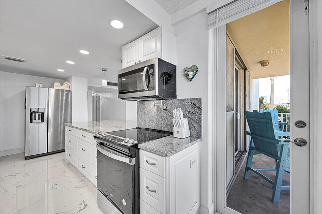 Building Photo - 1401 S Ocean Dr