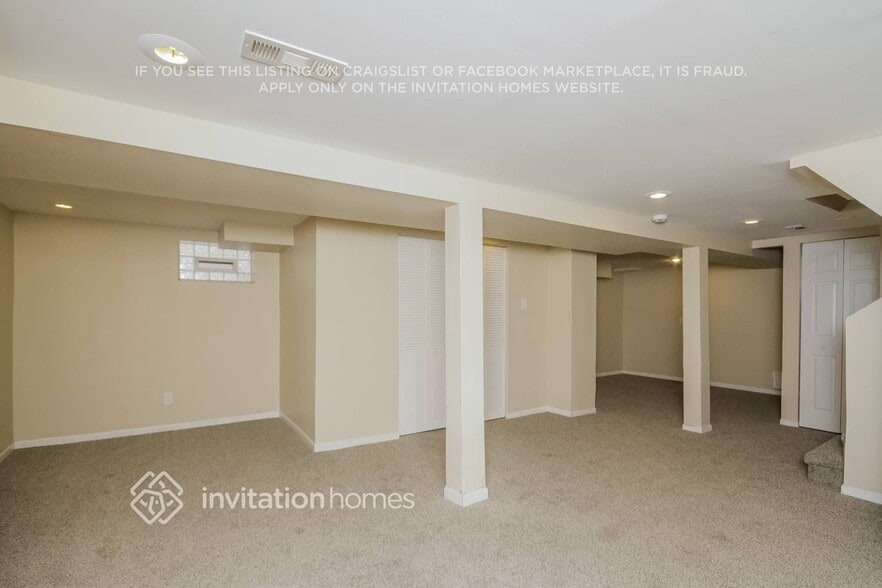 Building Photo - 6209 S Meade Ave