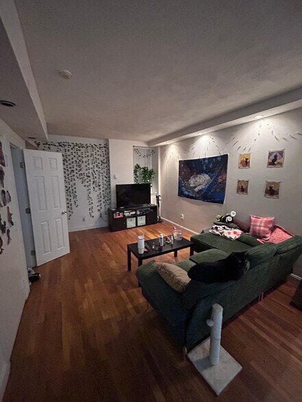 Building Photo - 73 Westland Ave