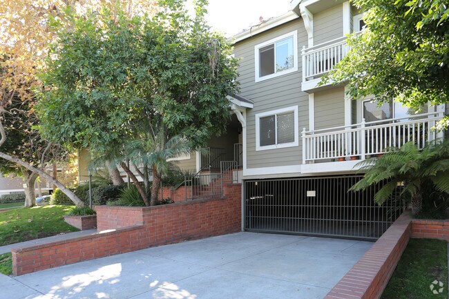 Building Photo - 3569 Vinton Ave