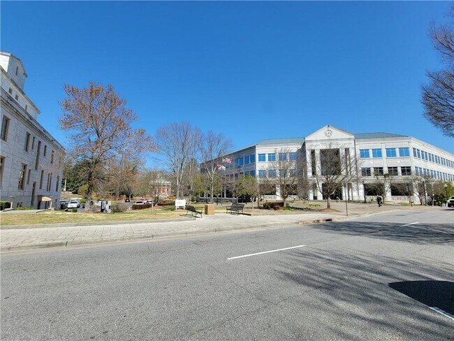 Building Photo - 251 Archer St