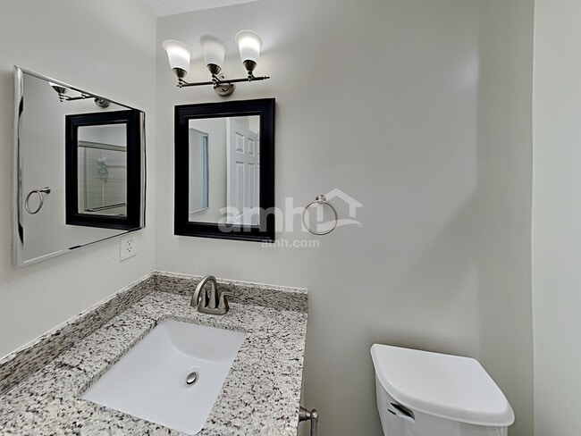 Building Photo - 5889 Westbend Dr