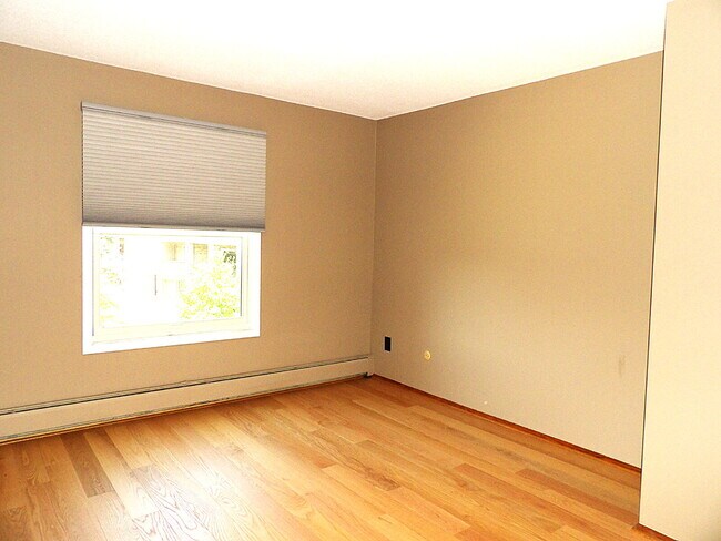 Building Photo - Beautiful 2 Bed | 2 Bath Condo in Roseville