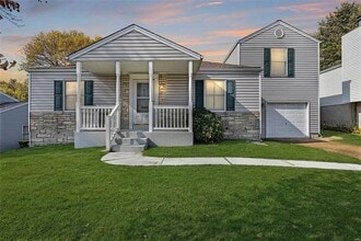 Building Photo - Large 4BR / 2BA Home with Granite Kitchen, Deck & Fenced Yard  Lifestyle-Oriented