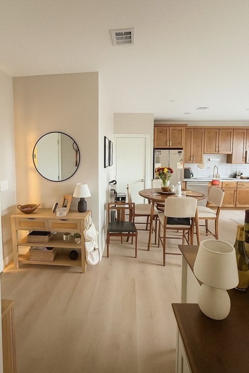 Building Photo - 400 W Broadway