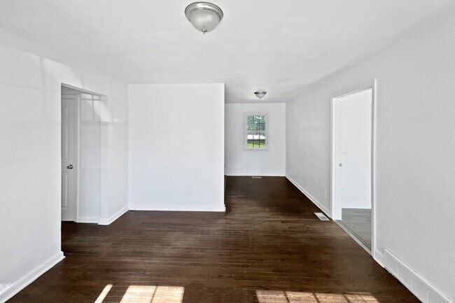 Building Photo - 10014 Hardesty Ave