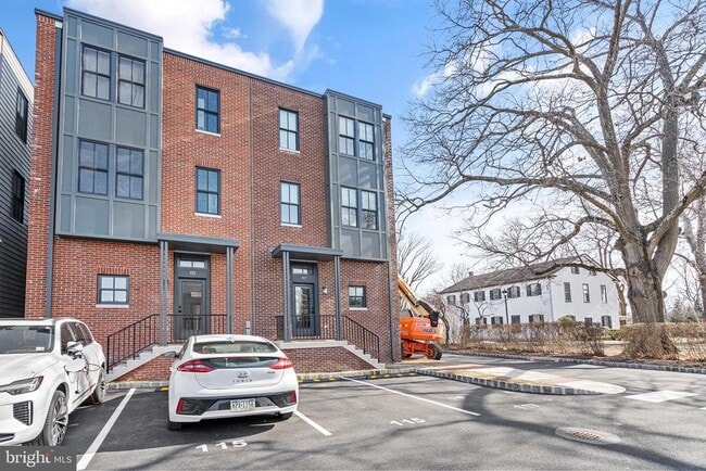 Building Photo - 113 Thornton Ln
