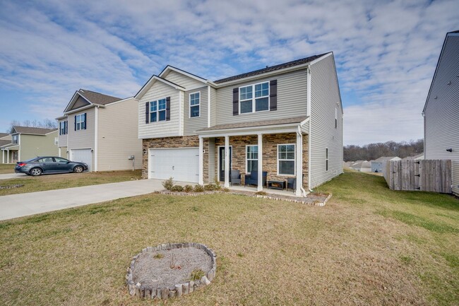 Building Photo - 4 bed/2.5 bath in Kingsport, TN