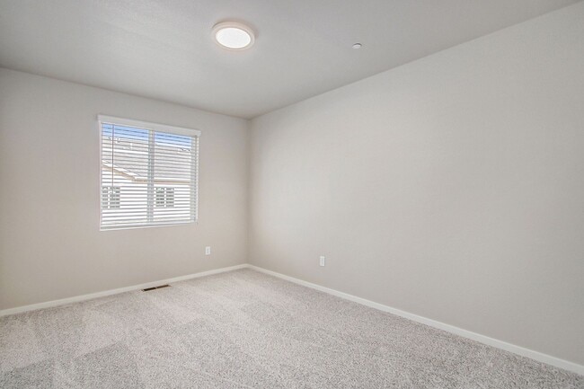 Building Photo - Stunning Townhome in Northridge Trails