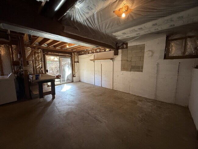 Building Photo - "Charming 3-Bedroom Home with Cozy Firepla...