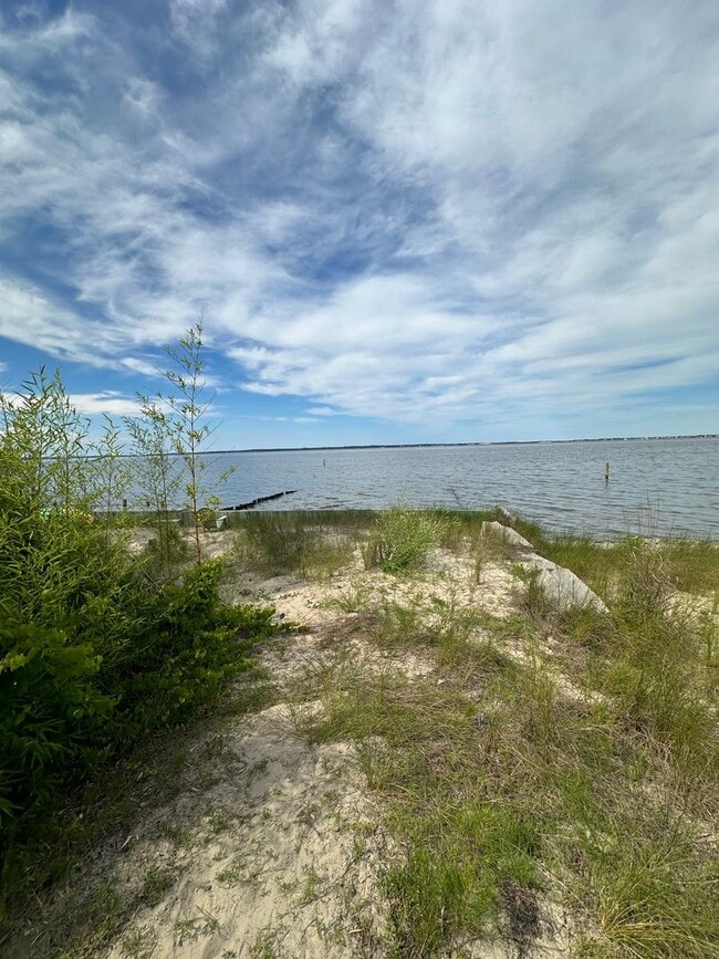 Building Photo - 190 Rogers Rd