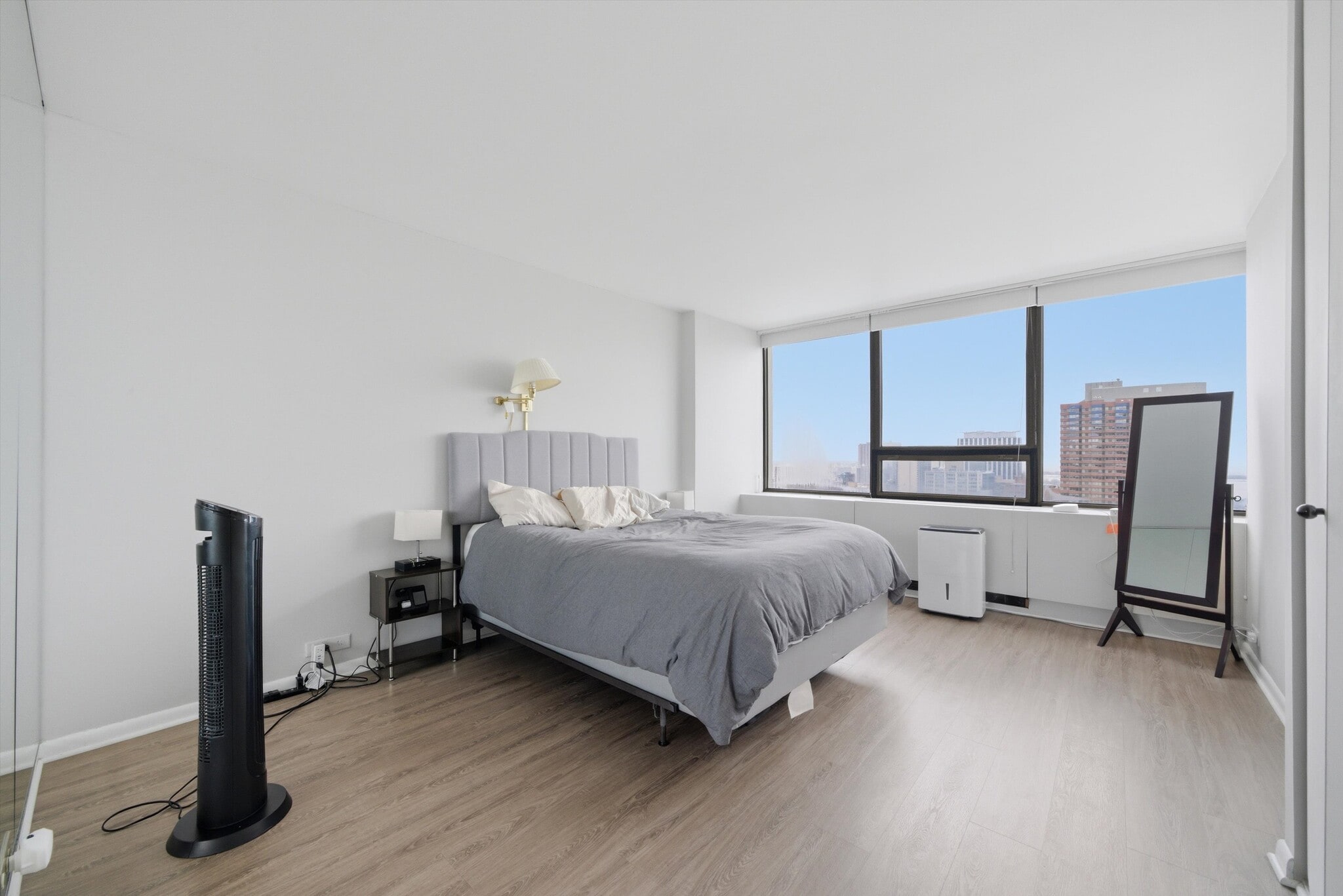 Building Photo - 2800 N Lake Shore Dr