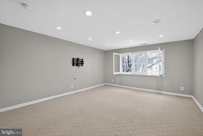 Building Photo - 1455A N Van Dorn St