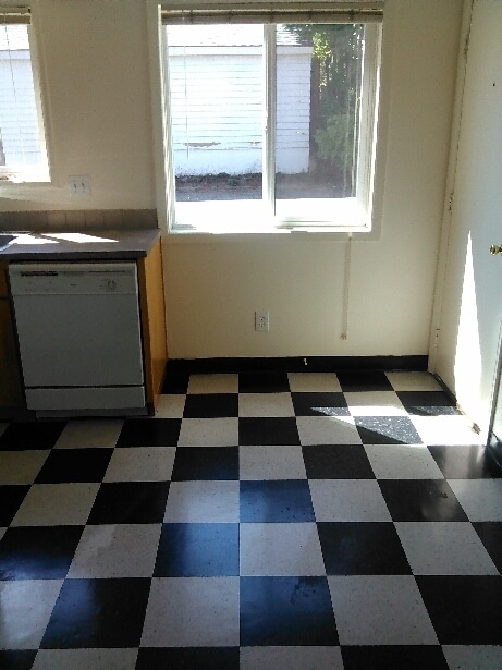 Building Photo - Lower 2bed/1bath in Alberta Arts! Off street parking, dw, hardwoods, all dogs welcome!