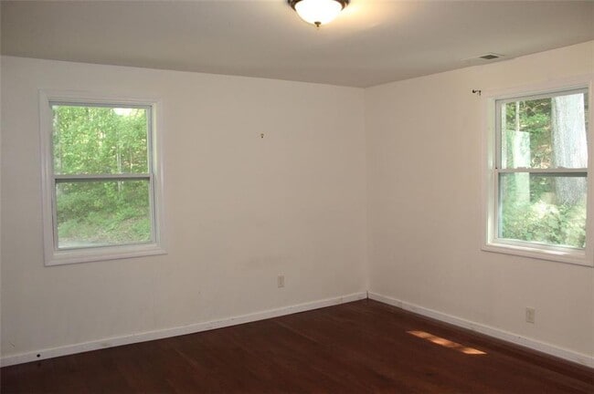 Building Photo - 202 Henderson Falls Rd