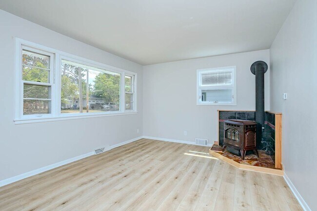 Building Photo - 1710 Burek Ave