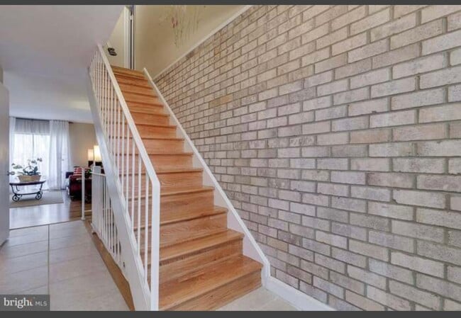 Building Photo - 4933 Casimir St