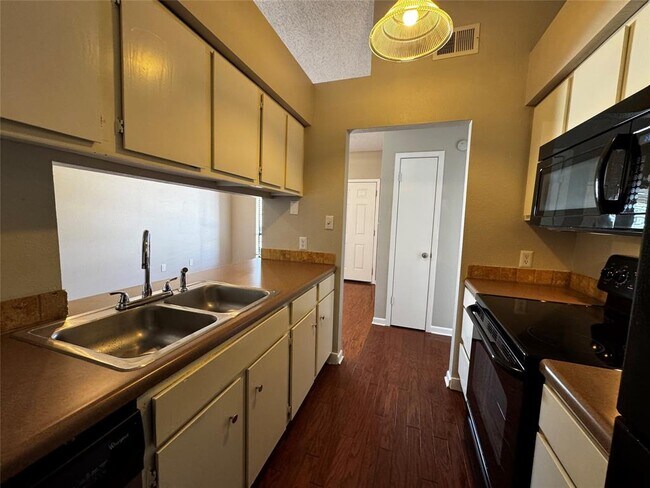 Building Photo - 1705 Crossing Pl