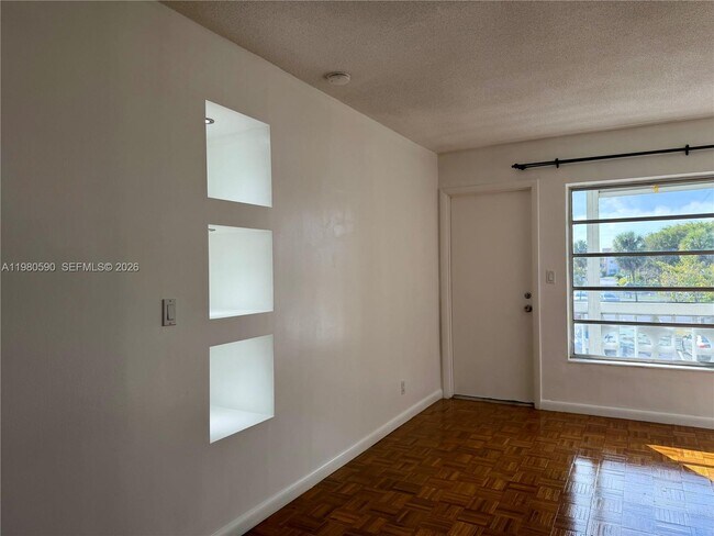 Building Photo - 16701 NE 14th Ave