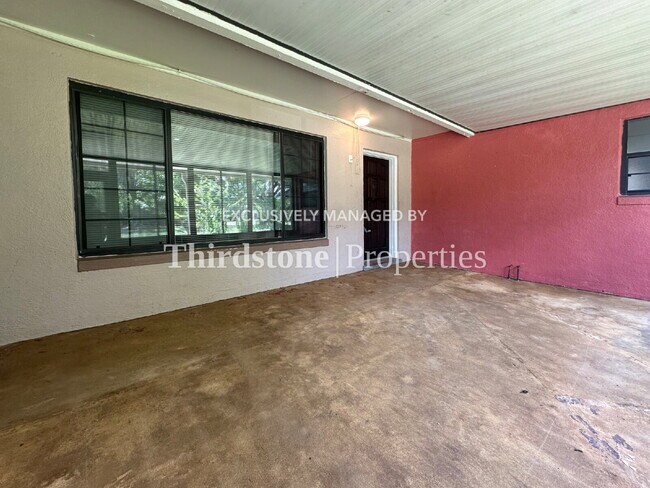 Building Photo - 1038 La Marche Dr