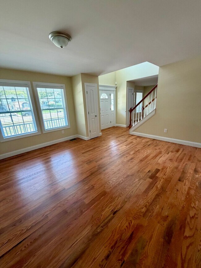 Building Photo - 497 Carnation Dr