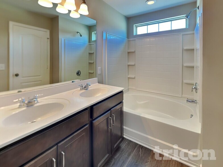 Building Photo - 102 Ellis Mill St