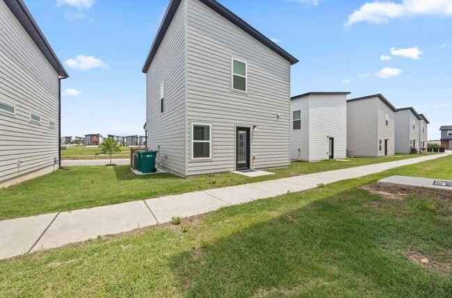 Building Photo - CUTE 3 Bedroom 2.5 Bath 2-story home located in Bentonville!