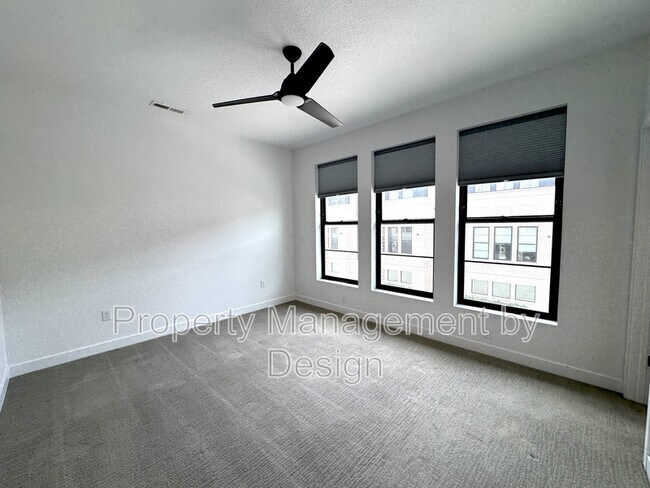 Building Photo - 1371 Keosauqua Way