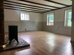 Building Photo - 38 Davis St