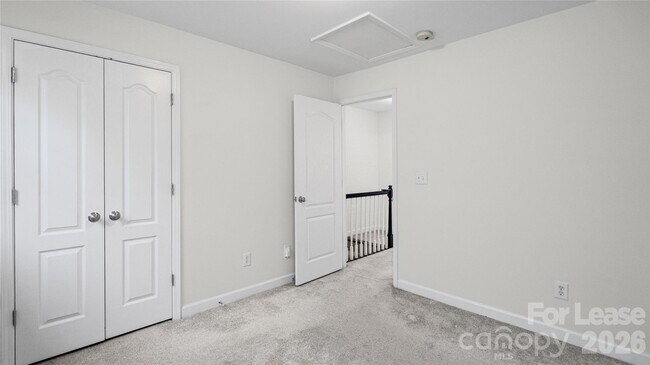 Building Photo - 1224 Green Oaks Ln