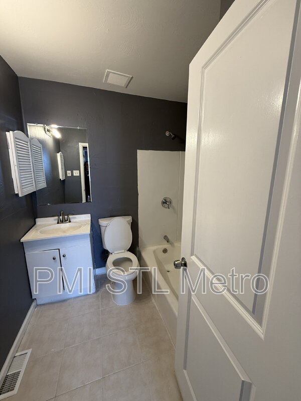 Building Photo - 10189 Count Dr