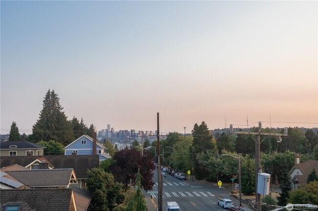 Building Photo - 2bd/1.75ba Seattle Townhome