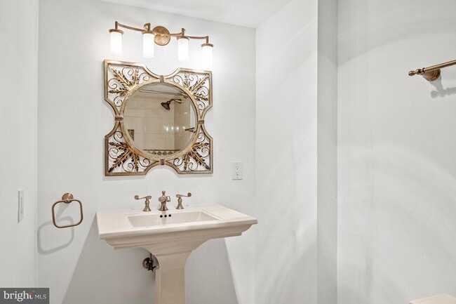 Building Photo - 307 Yoakum Pkwy