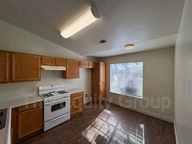 Building Photo - 4300 E Feemster Ave