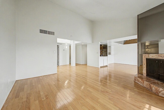 Building Photo - 5736 N 25th St
