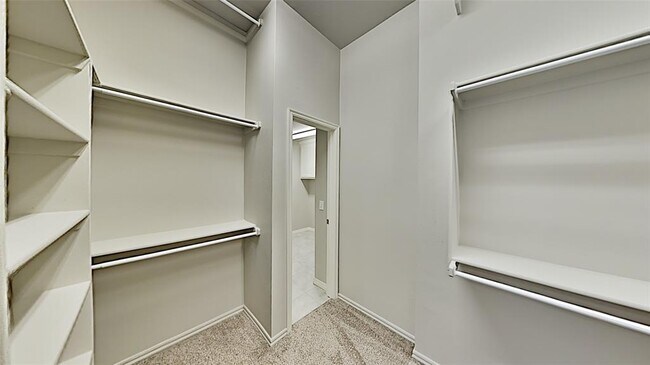 Building Photo - 6224 Beverly Hills Dr