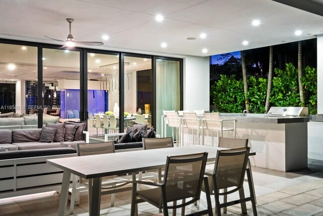 Building Photo - 310 SE 11th Ave