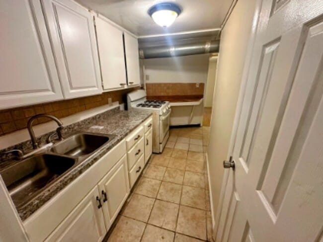 Building Photo - 159 Lark St