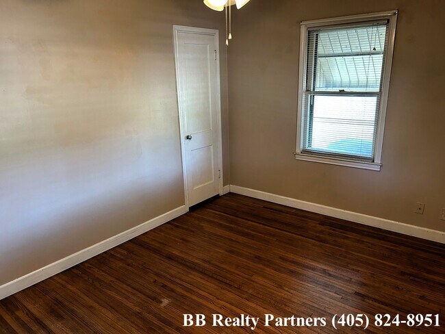 Building Photo - 431 S Pittsburg Ave