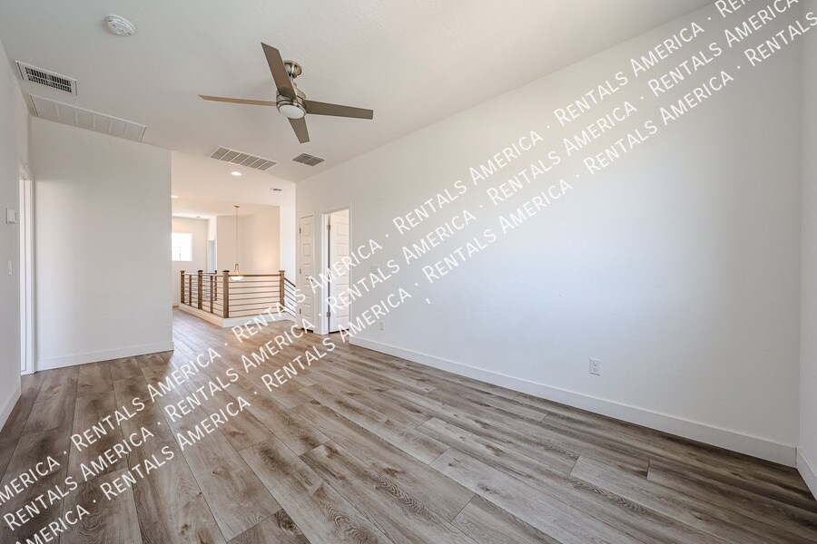 Building Photo - 4702 E Barbarita Ave