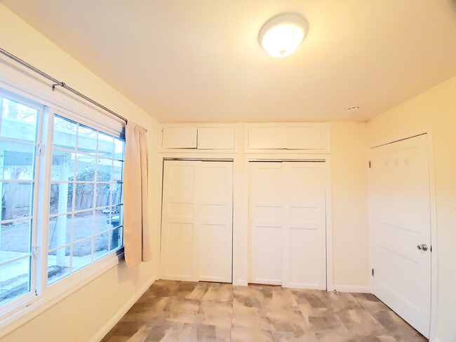 Building Photo - Redwood City duplex