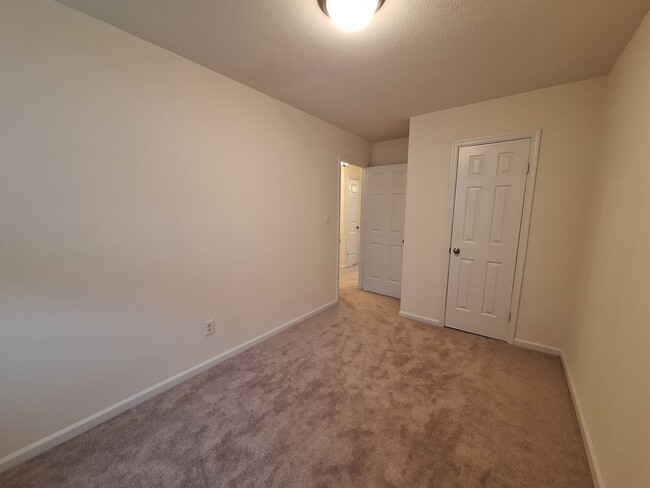 Building Photo - $200 Move-in Special