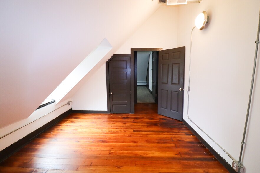 Building Photo - 2632 Eden Ave