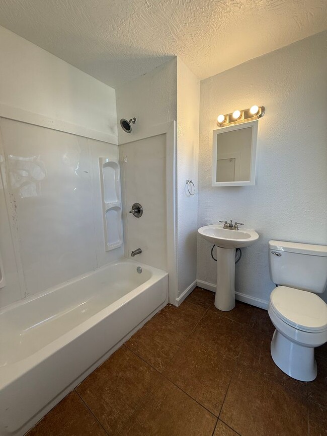 Building Photo - Big style, small footprint—ALL UTILITIES INCLUDED