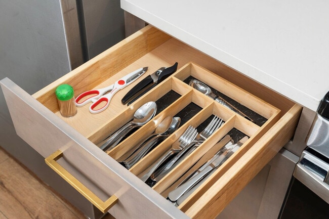 Building Photo - 1900 W 17th St