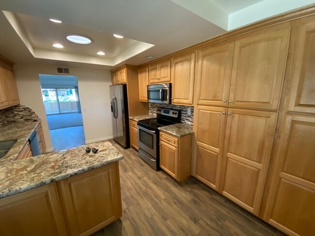 Building Photo - Remodeled Beauty!